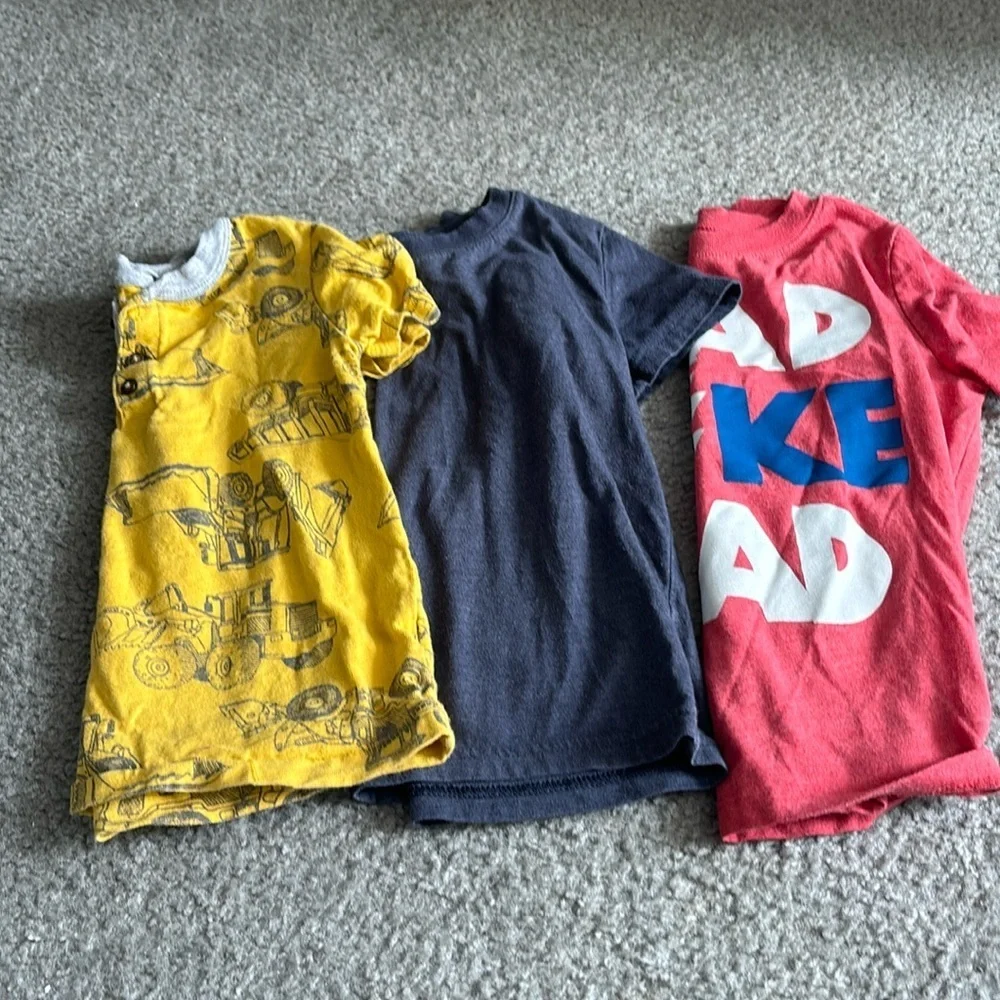 3 short sleeve shirts- 4T boys shirts- plain navy, construction and Rad like Dad